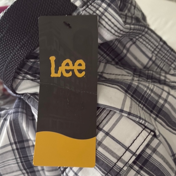 NWT Lee Mens Navy and White Plaid Cargo Shorts - Picture 2 of 6